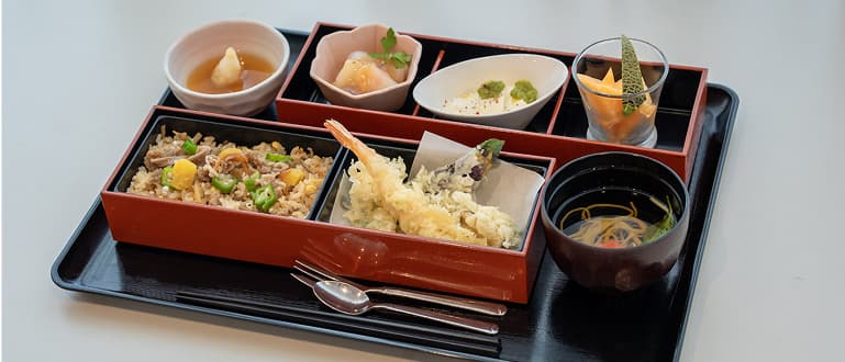 昼食の様子
