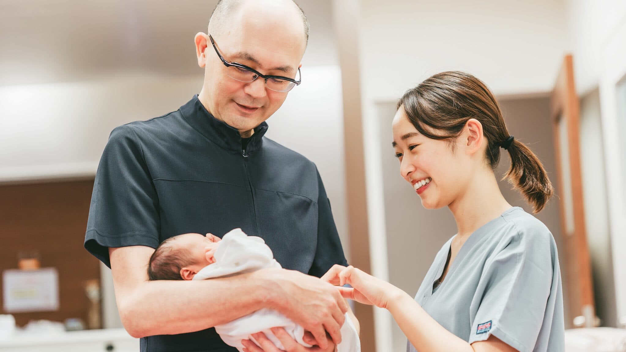 愛産婦人科のスタッフと妊婦さん