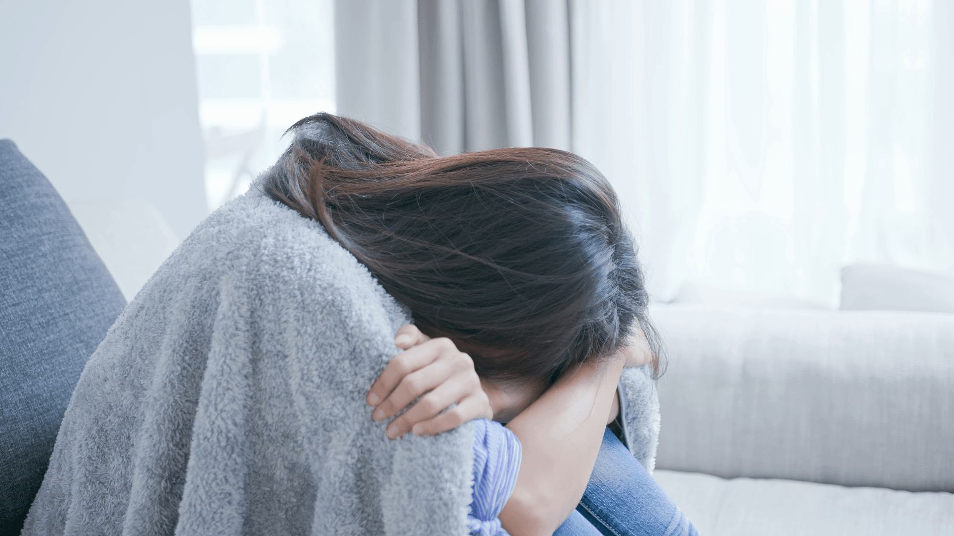 【助産師解説】入院中に涙が止まらない…「マタニティブルーズ」とは?ホルモンの急激な変化と対処法